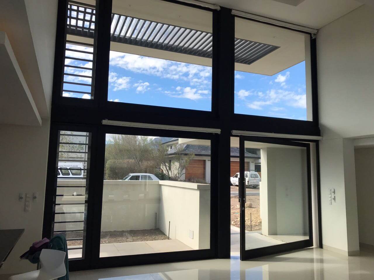 frameless glass window